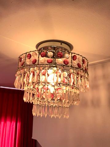 Vintage Kroonluchter met Roze Accenten beschikbaar voor biedingen