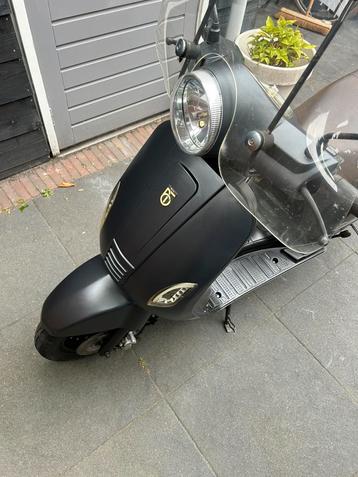 BTC Riva AGM La souris snorscooter mat zwart beschikbaar voor biedingen