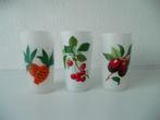 3 limonadeglazen melkglas met fruitdecor, Ophalen of Verzenden, Aardewerk, Wedgwood, Bord(en)
