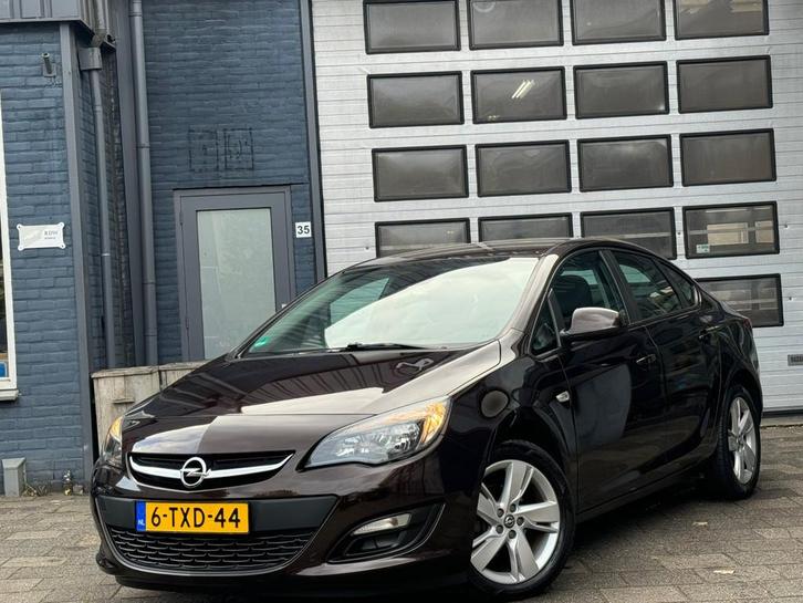 Opel Astra 1.4 Turbo Berlin | Airco | Navi | Cruise | N.A.P, Auto's, Opel, Te koop, Astra, ABS, Airbags, Airconditioning, Boordcomputer