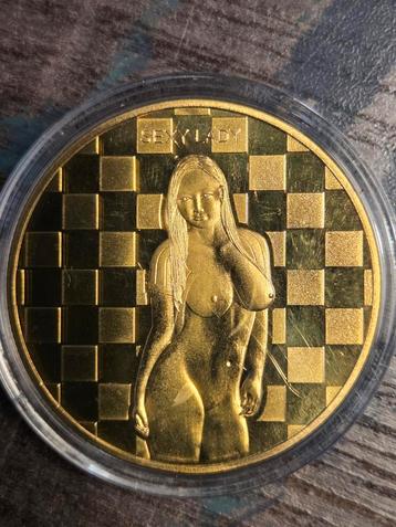 Goudkleurig Sexy Lady Munt beschikbaar voor biedingen