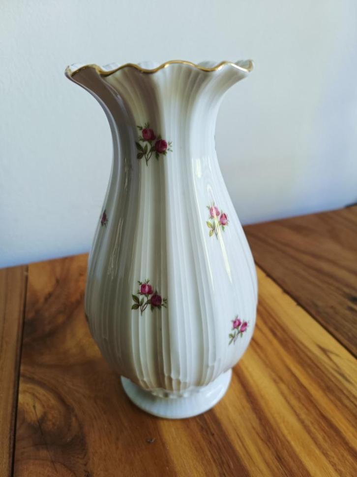 Vaas wit met roosjes Royal Tettau Bavaria Germany, Antiek en Kunst, Antiek | Vazen, Ophalen