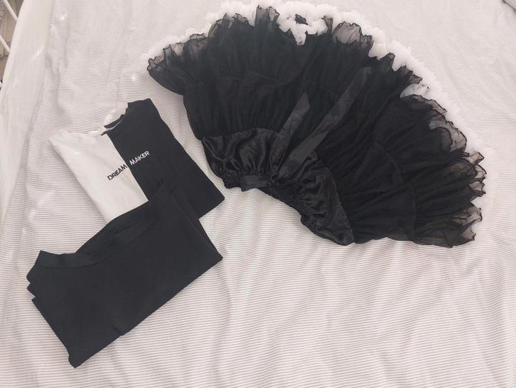 Cosplay set maat S zwart/ wit Monokuma, Hobby en Vrije tijd, Kostuums, Theaterbenodigdheden en LARP, Zo goed als nieuw, Pak of Jurk