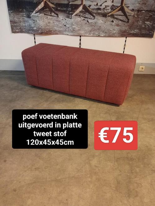 Nieuwe poef voetenbank uitgevoerd in platte tweet stof €75, Huis en Inrichting, Banken | Voetenbanken en Poefen, Nieuw, Minder dan 50 cm