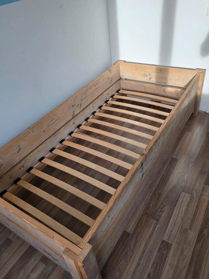 Eenpersoonsbed Steigerhout 90x200 Incl lattenbodem & matras, Kinderen en Baby's, Kinderkamer | Bedden, Zo goed als nieuw, 180 cm of meer