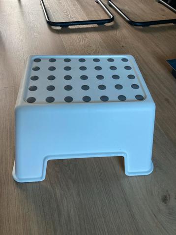 IKEA BOLMEN Opstapje / Badkamerkruk beschikbaar voor biedingen