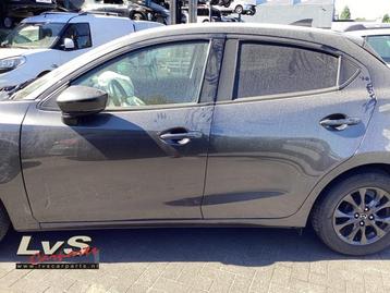 Portier 4Deurs links-voor van een Mazda 2. beschikbaar voor biedingen