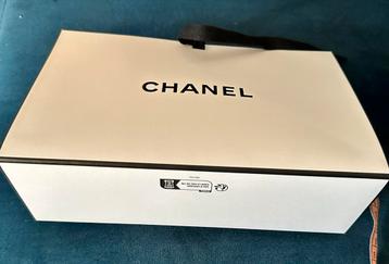 Luxe Designer Tasjes - Chanel, Dior, Herrera beschikbaar voor biedingen