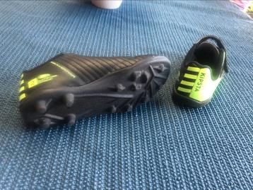 Kinder voetbalschoenen beschikbaar voor biedingen