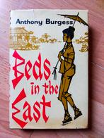 Anthony Burgess - Beds in the East (1959 - 1st edition), Boeken, Ophalen of Verzenden, Gelezen, Fictie