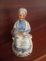 vintage beeldje van een oude dame, Antiek en Kunst, Ophalen of Verzenden