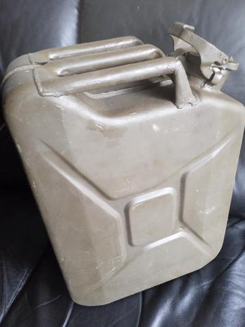 Jerrycan uit leger 1972 merk Bellino 20 liter beschikbaar voor biedingen