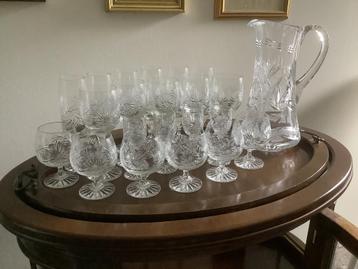 Oud bohemian glasservies met kan. beschikbaar voor biedingen