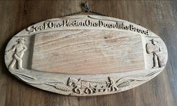 Houten Wanddecoratie met Houtsnijwerk 50 cm bij 25 cm. beschikbaar voor biedingen