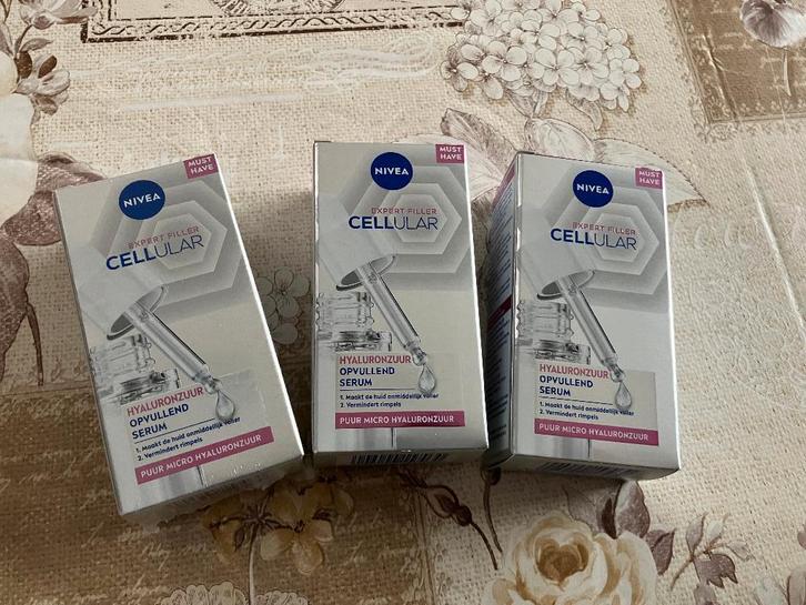 Nivea Cellular Expert Hyaluronzuur Opvullend Serum 3 stuks, Sieraden, Tassen en Uiterlijk, Uiterlijk | Gezichtsverzorging, Nieuw