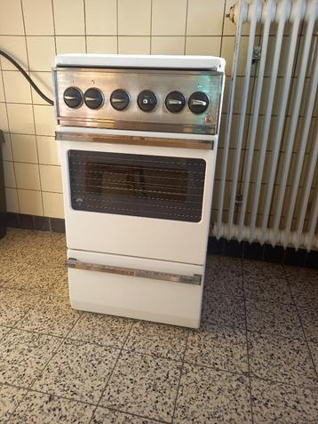 (Oud) gasfornuis met oven beschikbaar voor biedingen
