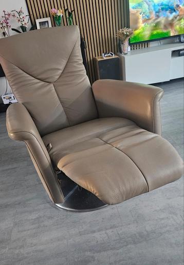 Lederen Relaxfauteuil met Draaivoet beschikbaar voor biedingen