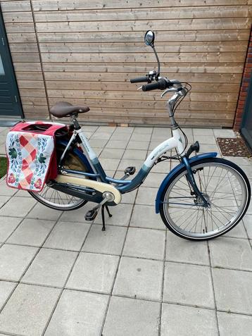 Fiets . Weinig gebruikt .3 versnellingen. Bezorgen mogelijk. beschikbaar voor biedingen