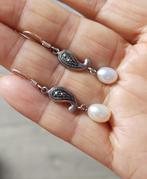 925 Zilveren oorbellen met natuurlijke Parels en Markasiet, Sieraden, Tassen en Uiterlijk, Oorbellen, O.T., Hangers, Wit, Nieuw