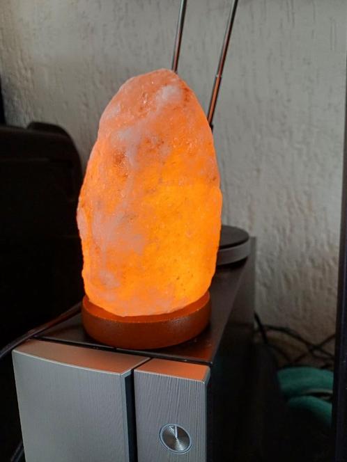 Zoutlamp Usb aansluiting 861gr, 140x70x70 mm, Verzamelen, Mineralen en Fossielen, Mineraal, Ophalen of Verzenden