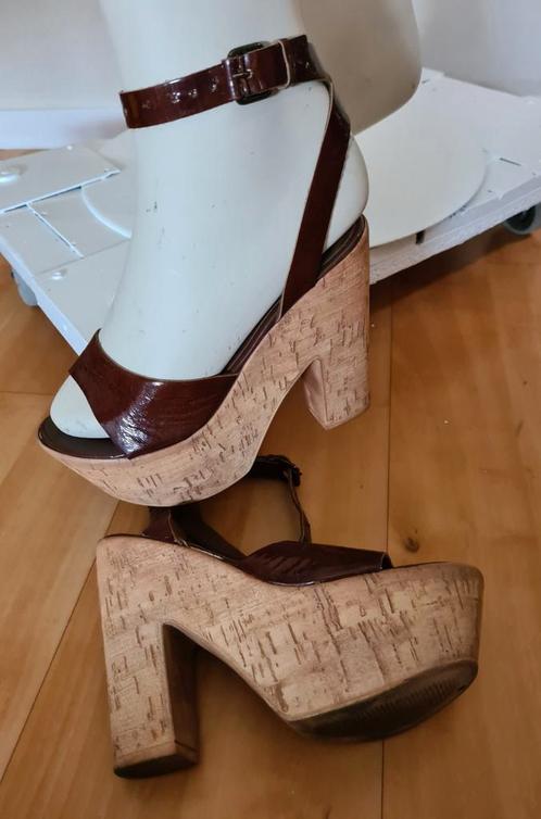 Sandalettes met plateauzool. Mt.38., Kleding | Dames, Schoenen, Zo goed als nieuw, Schoenen met hoge hakken, Bruin, Ophalen of Verzenden
