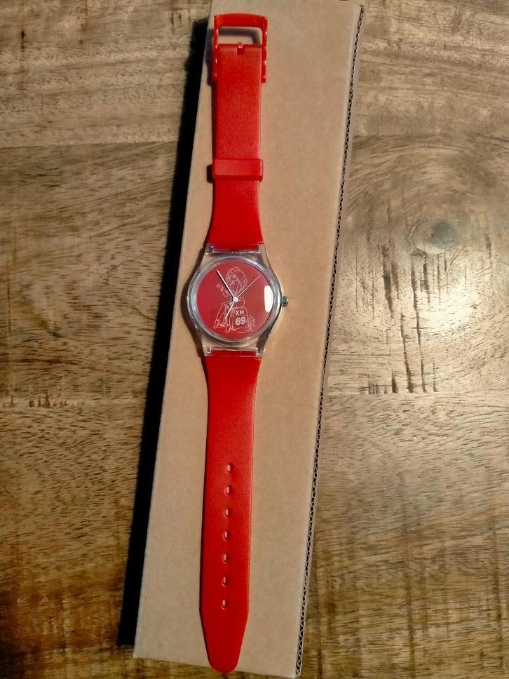 Rooie Oortjes Horloge strip stripfiguren reclame bord bordje, Verzamelen, Stripfiguren, Zo goed als nieuw, Overige typen, Overige figuren