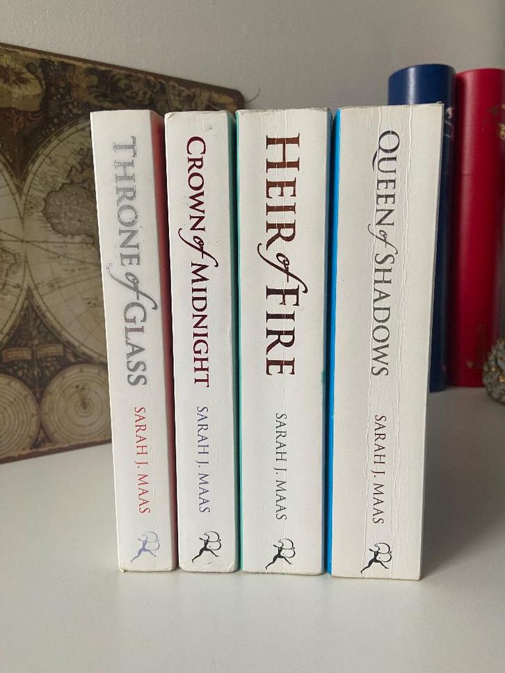 Throne of glass set engels 1-4 oop paperback, Boeken, Fantasy, Gelezen, Ophalen of Verzenden