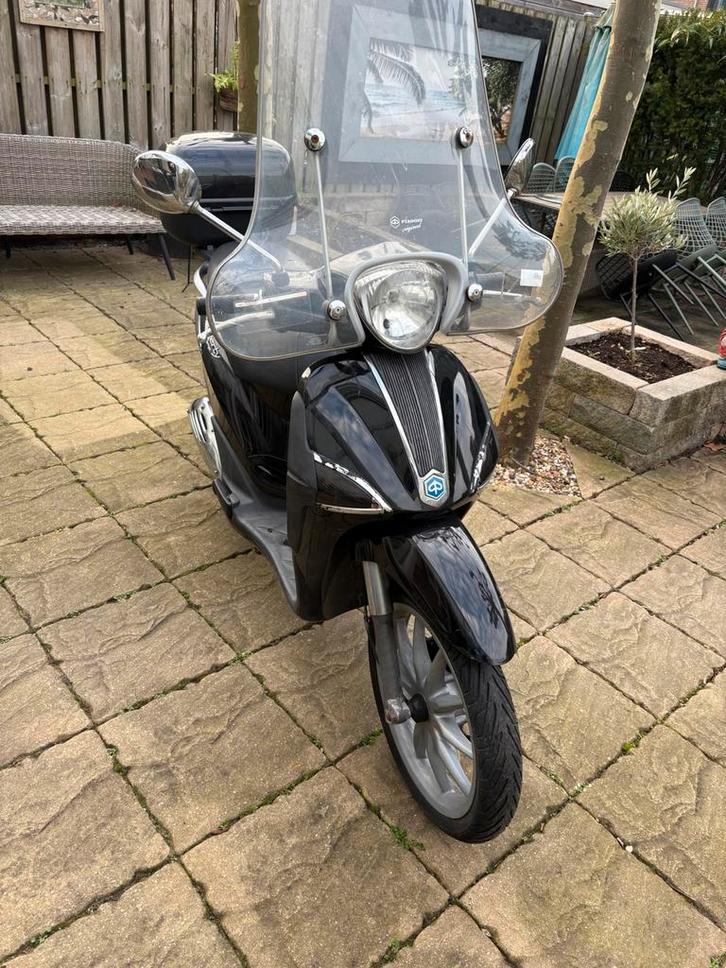 Piaggo liberty nieuwe uitlaat en nieuwe remklauw, Fietsen en Brommers, Snorfietsen en Snorscooters, Zo goed als nieuw, Piaggio