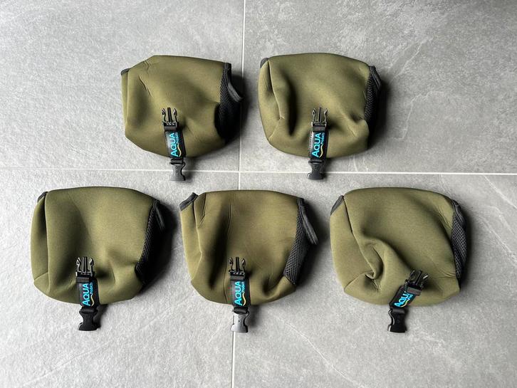 5 x Aqua Neoprene Reel Jacket Molentassen ONGEBRUIKT!, Watersport en Boten, Hengelsport | Karpervissen, Nieuw, Complete set, Ophalen of Verzenden