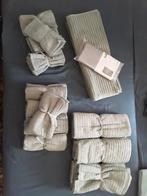 bad hand en gastendoekjes douchegordijn in mooie salie groen, Huis en Inrichting, Ophalen of Verzenden, Nieuw, Groen, Handdoek