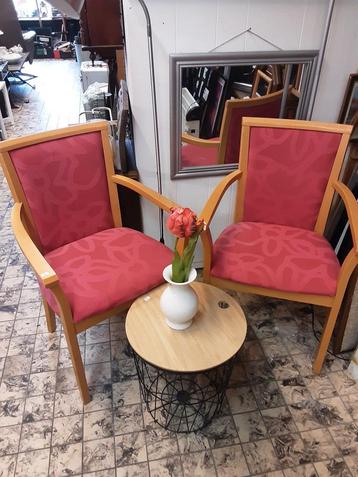 Set van 2 vintage stoelen beschikbaar voor biedingen