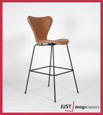 Fritz Hansen Series 7 Vlinderstoel Leder Barkruk (vooraad:4), Huis en Inrichting, Stoelen, Zo goed als nieuw, Bruin, Metaal
