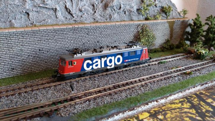 SBB Cargo Ae 610 Fleischmann 737215 (Digitaal of analoog), Hobby en Vrije tijd, Modeltreinen | N-Spoor, Zo goed als nieuw, Locomotief