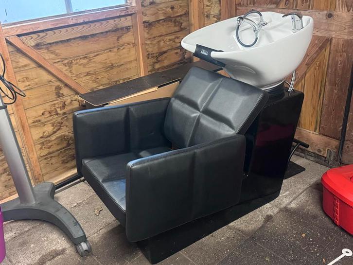 Kappersstoel met wasbak - Amper gebruikt!, Sieraden, Tassen en Uiterlijk, Uiterlijk | Haarverzorging, Zo goed als nieuw, Ophalen
