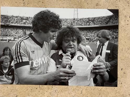 Org. z/w foto 30x20 cm Andre Hazes in F'noord shirt 04/06/83, Verzamelen, Muziek, Artiesten en Beroemdheden, Nieuw, Foto of Kaart