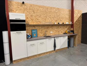 Showroom keuken met Siemens apparatuur beschikbaar voor biedingen