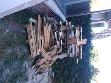 Gratis hout beschikbaar voor biedingen