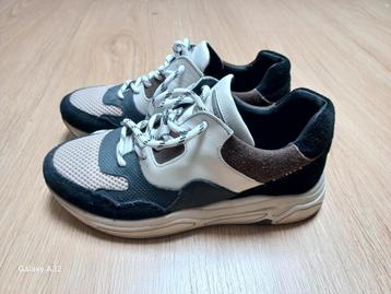 Sneaker merk Bull Boxer maat 38, nauwelijks gedragen. beschikbaar voor biedingen