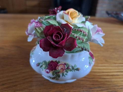 Royal Albert bloemenvaasje, Verzamelen, Porselein, Kristal en Bestek, Zo goed als nieuw, Overige typen, Porselein, Ophalen of Verzenden
