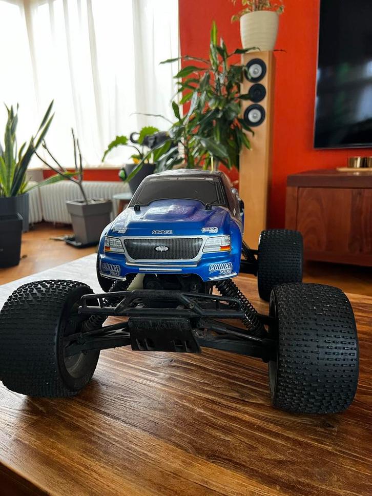 HPI RC Bestuurbare Benzine Auto met metal frame, Hobby en Vrije tijd, Modelbouw | Auto's en Voertuigen, Gebruikt, Auto, Groter dan 1:32