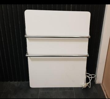 Radiator, electrische paneelradiator met handdoekbeugel  beschikbaar voor biedingen