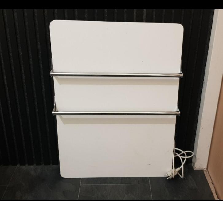 Radiator, electrische paneelradiator met handdoekbeugel, Doe-het-zelf en Verbouw, Verwarming en Radiatoren, Gebruikt, Radiator