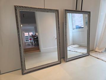 Twee prachtige spiegels 72.5 x 103cm beschikbaar voor biedingen
