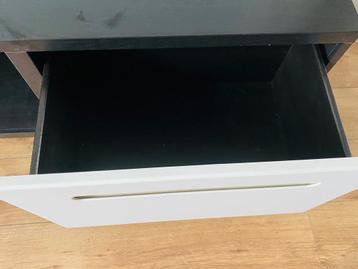 Ikea Besta Bestå tv meubel zwart/donkerbruin, witte lades - afbeelding 2