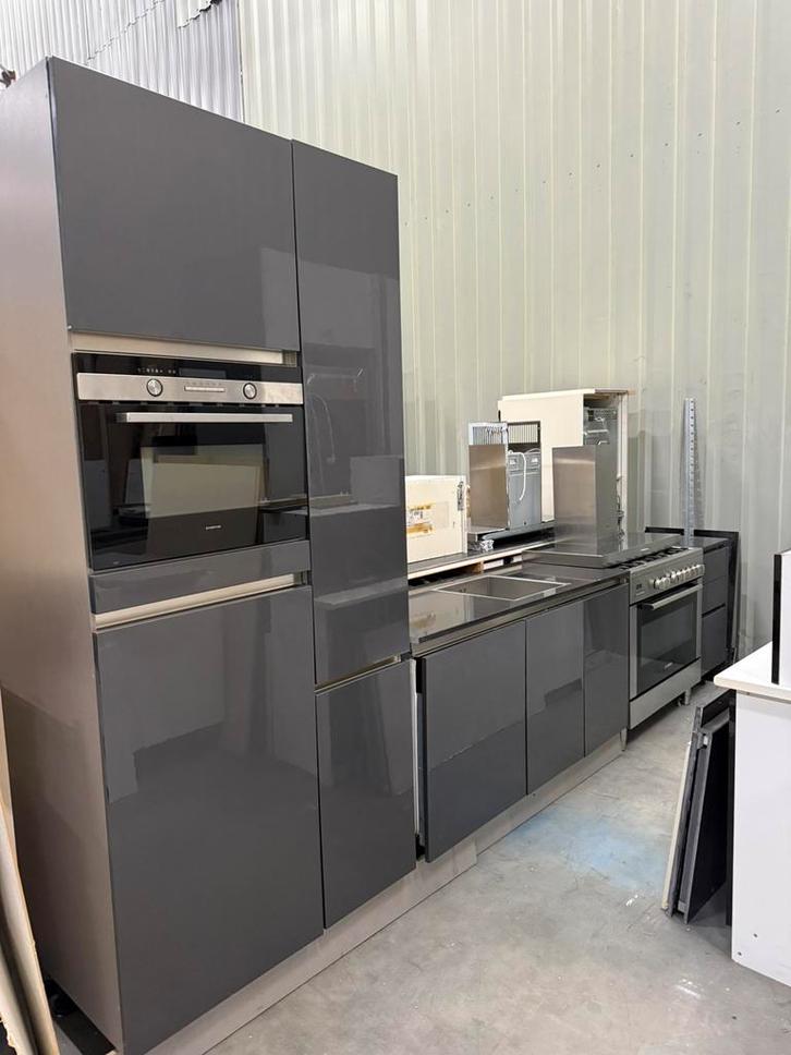 Complete Rechte Keuken composiet + Apparatuur + GEDEMONTEERD, Huis en Inrichting, Keuken | Complete keukens, Zo goed als nieuw
