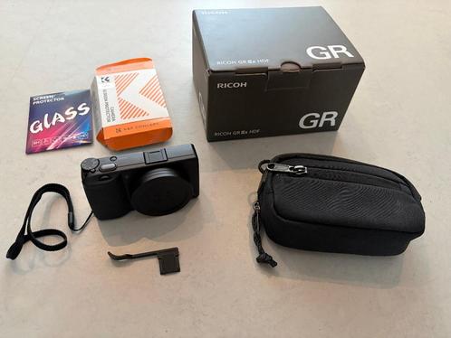 ≥ Ricoh GRIIIx HDF with accessories — Fotocamera's Digitaal