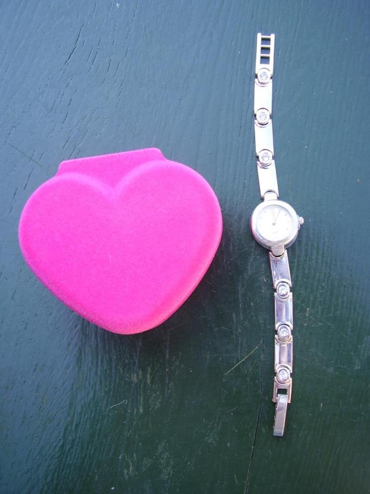 Horloge  quartz zilverkleurig, Sieraden, Tassen en Uiterlijk, Horloges | Dames, Nieuw, Overige merken, Staal, Verzenden