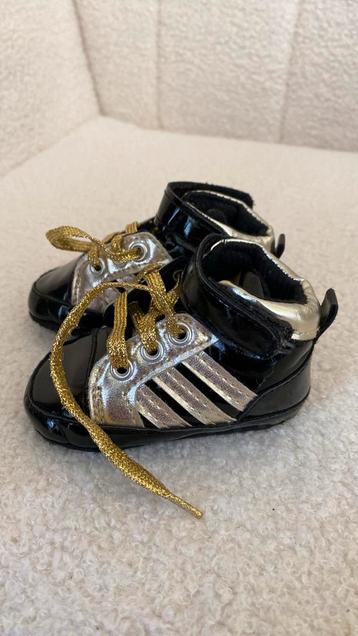 Adidas baby slofschoentjes beschikbaar voor biedingen