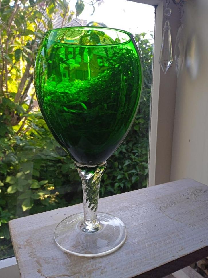 Groot groen wijnglas met doorzichtige voet ~ mooi glas wijn, Verzamelen, Glas en Borrelglaasjes, Zo goed als nieuw, Overige typen