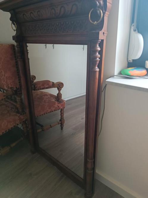 AFGEPRIJSD Mechelse spiegel met kenmerkende leeuwenkoppen, Antiek en Kunst, Antiek | Spiegels, 50 tot 100 cm, 100 tot 150 cm, Rechthoekig